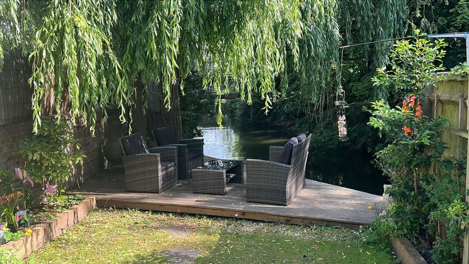 Oxford Retreat — riverside living area with garden view